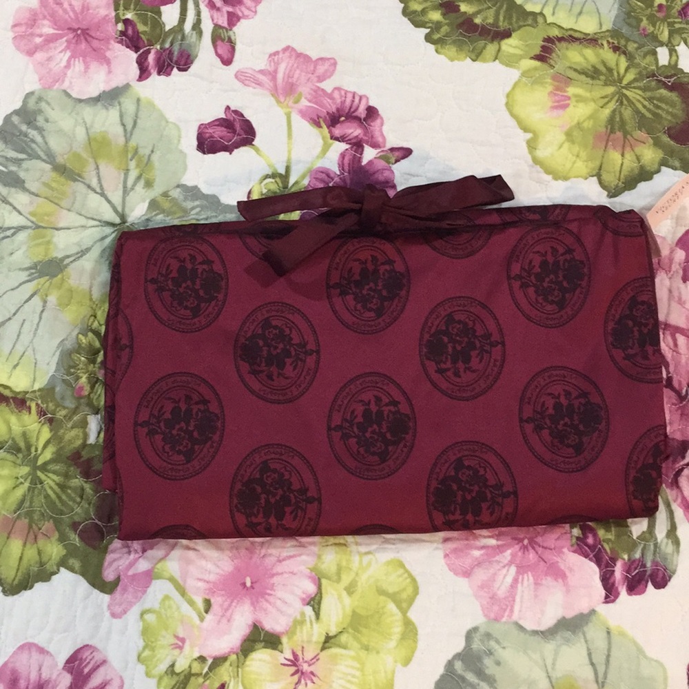 Victoria Secret lingerie holder NWT